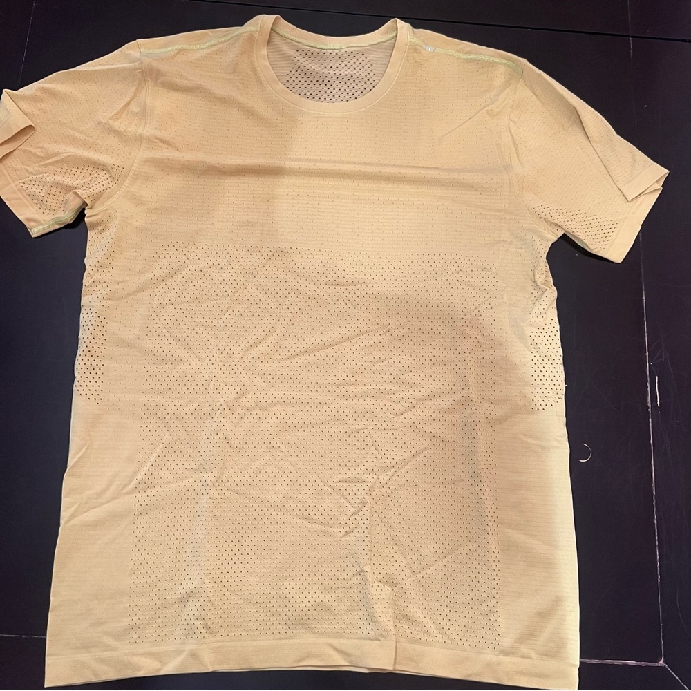 Lululemon metal vent breathe shirt